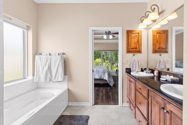 361 Rs County Road 3390, Emory, TX 75440