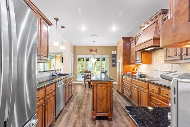 361 Rs County Road 3390, Emory, TX 75440