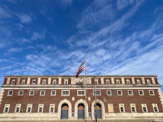 523 NE ADAMS Street, Peoria, IL 61602