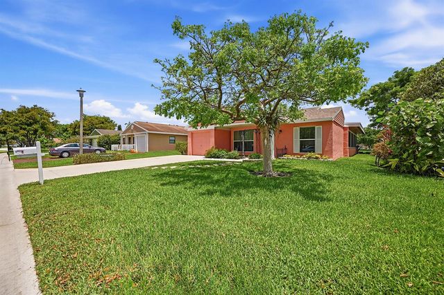 8131 Countrypark Drive, Boca Raton, FL 33433