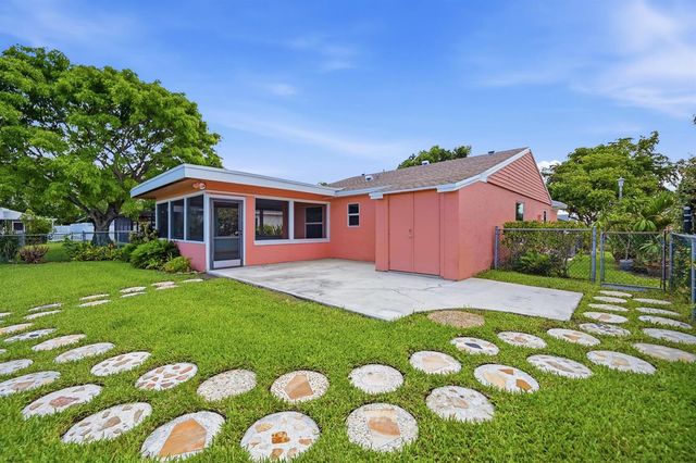 8131 Countrypark Drive, Boca Raton, FL 33433