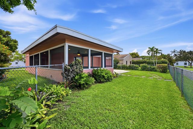 8131 Countrypark Drive, Boca Raton, FL 33433