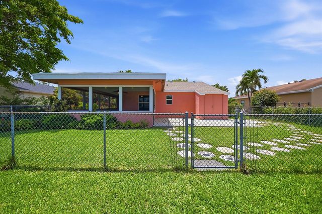 8131 Countrypark Drive, Boca Raton, FL 33433