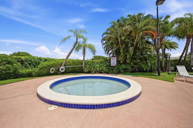 8131 Countrypark Drive, Boca Raton, FL 33433