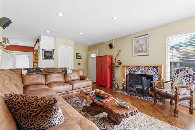 20002 Avenue Of The Oaks, Newhall, CA 91321