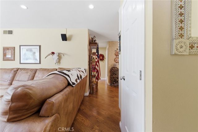 20002 Avenue Of The Oaks, Newhall, CA 91321