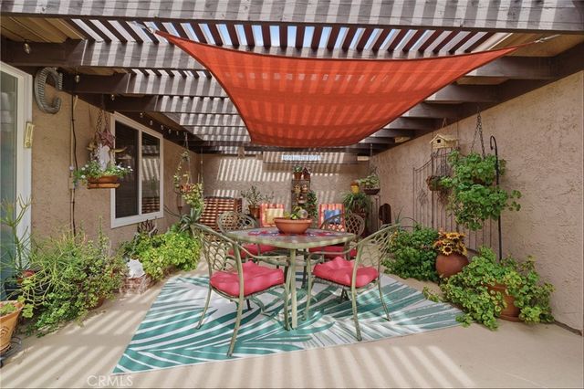 20002 Avenue Of The Oaks, Newhall, CA 91321
