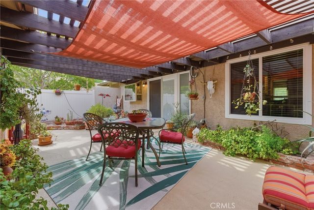 20002 Avenue Of The Oaks, Newhall, CA 91321