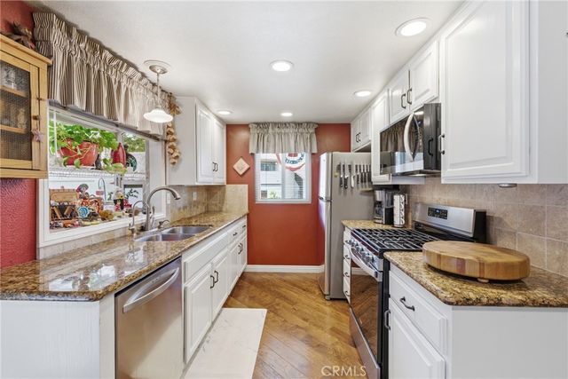 20002 Avenue Of The Oaks, Newhall, CA 91321