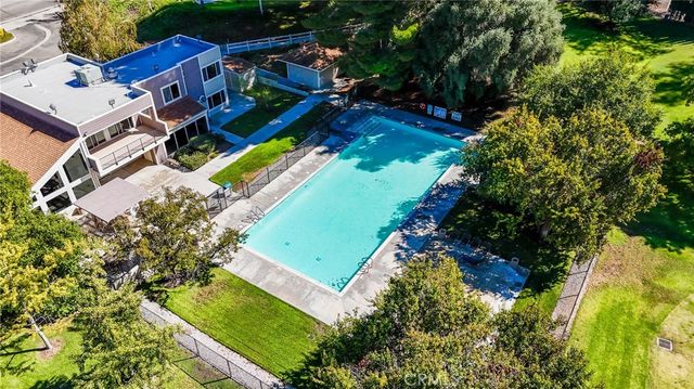20002 Avenue Of The Oaks, Newhall, CA 91321