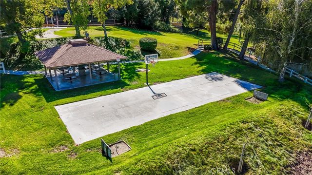 20002 Avenue Of The Oaks, Newhall, CA 91321