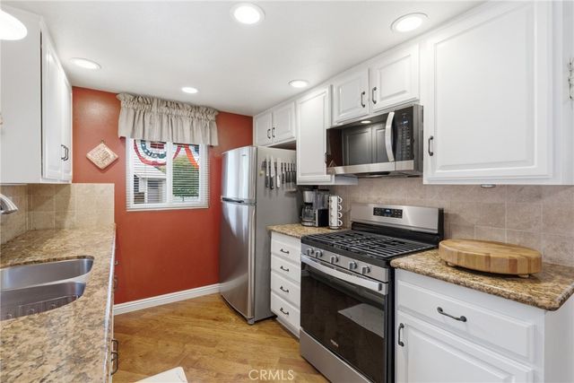 20002 Avenue Of The Oaks, Newhall, CA 91321