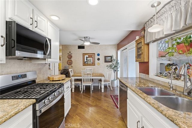 20002 Avenue Of The Oaks, Newhall, CA 91321