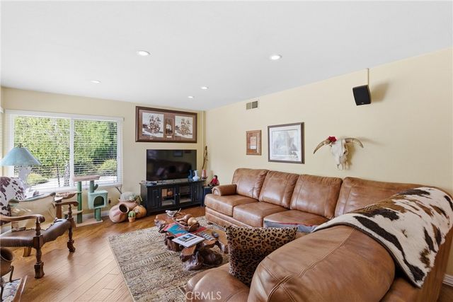 20002 Avenue Of The Oaks, Newhall, CA 91321