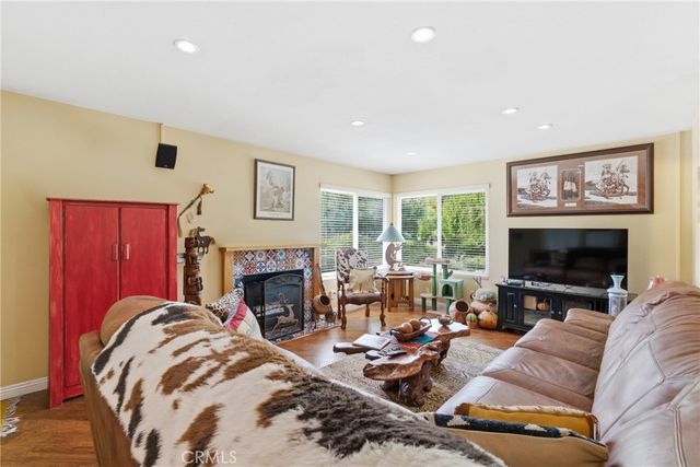 20002 Avenue Of The Oaks, Newhall, CA 91321