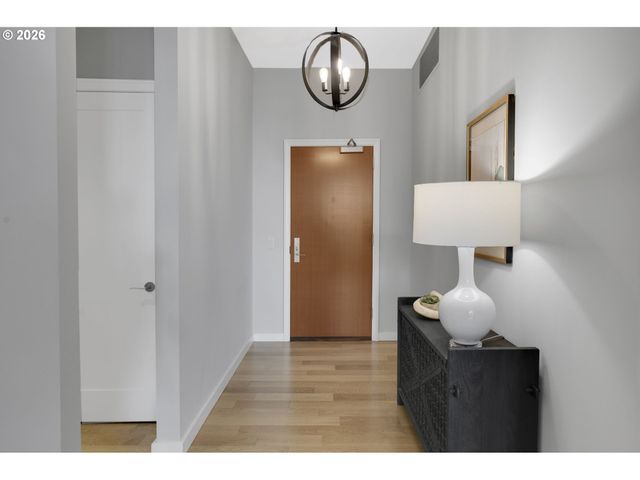 1025 Nw COUCH St 1212, Portland, OR 97209