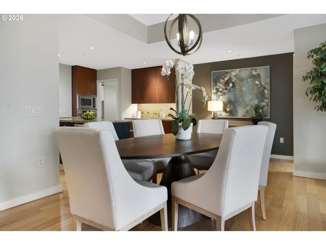 1025 Nw COUCH St 1212, Portland, OR 97209