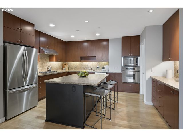 1025 Nw COUCH St 1212, Portland, OR 97209