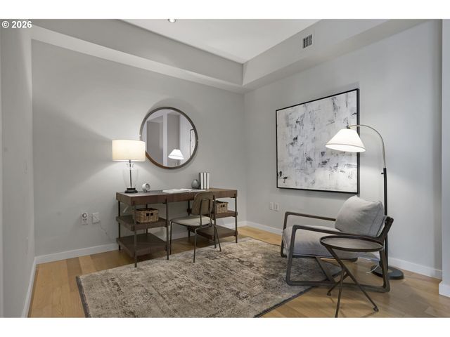 1025 Nw COUCH St 1212, Portland, OR 97209