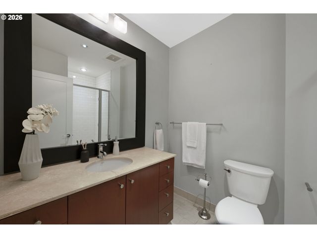 1025 Nw COUCH St 1212, Portland, OR 97209