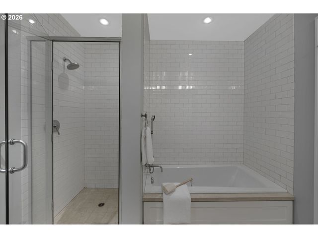 1025 Nw COUCH St 1212, Portland, OR 97209