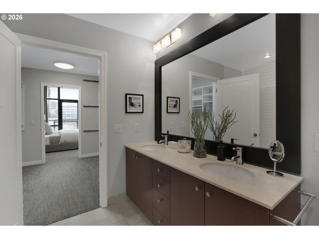 1025 Nw COUCH St 1212, Portland, OR 97209