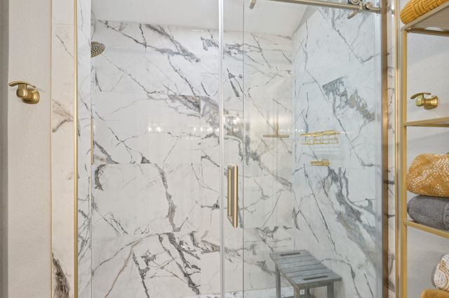 209 Cimarron Trail 6, Irving, TX 75063