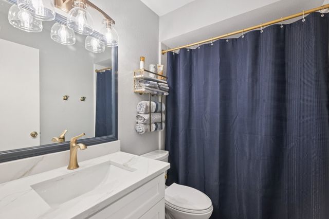 209 Cimarron Trail 6, Irving, TX 75063