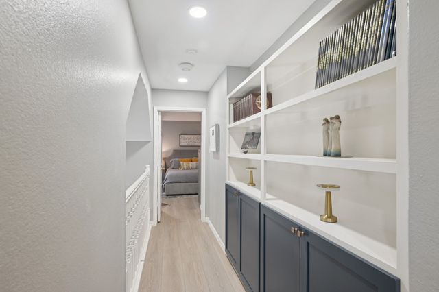 209 Cimarron Trail 6, Irving, TX 75063