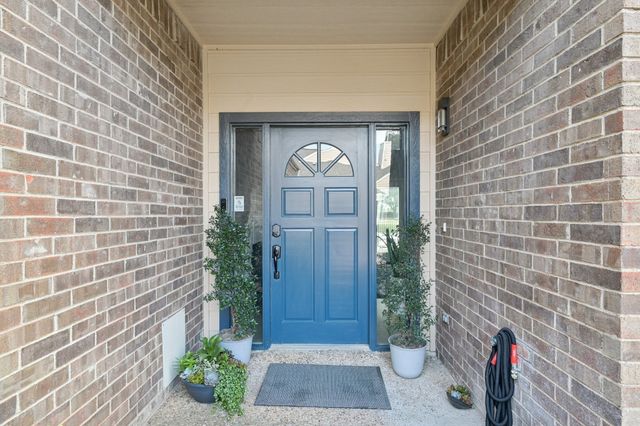209 Cimarron Trail 6, Irving, TX 75063