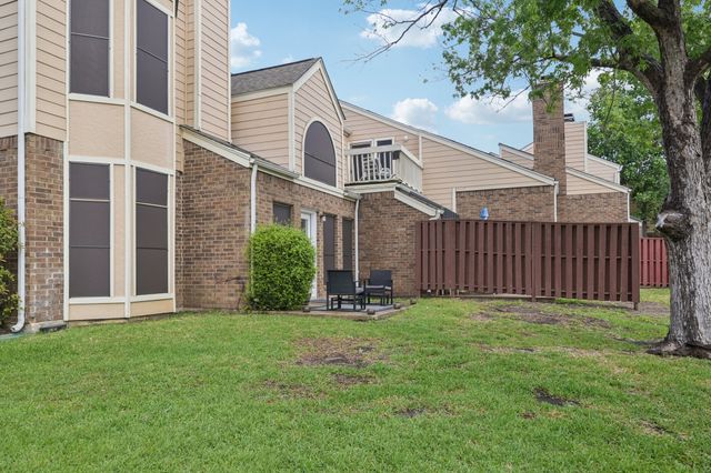 209 Cimarron Trail 6, Irving, TX 75063