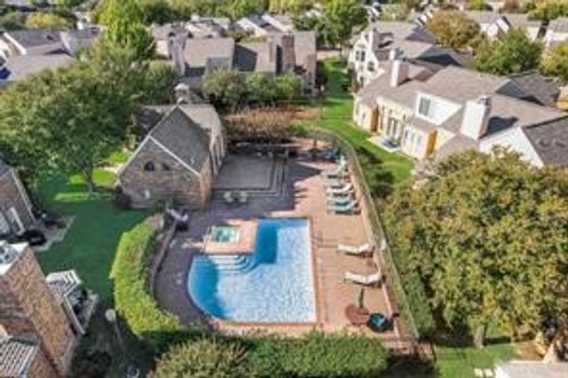 209 Cimarron Trail 6, Irving, TX 75063