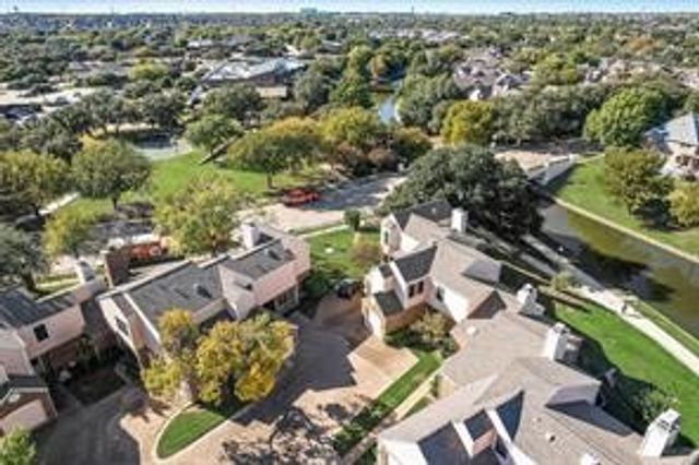 209 Cimarron Trail 6, Irving, TX 75063