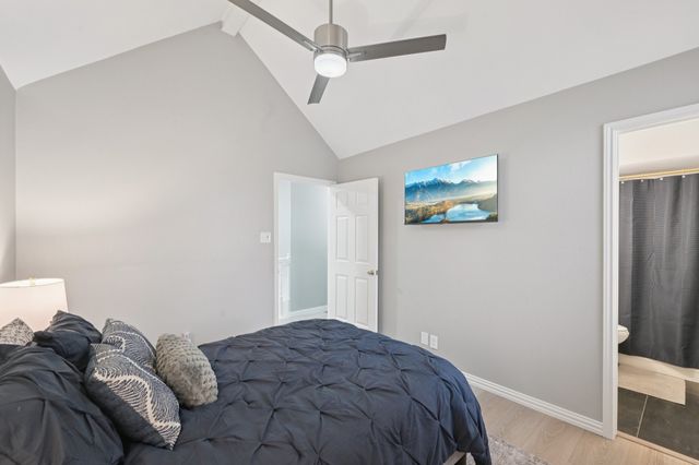 209 Cimarron Trail 6, Irving, TX 75063