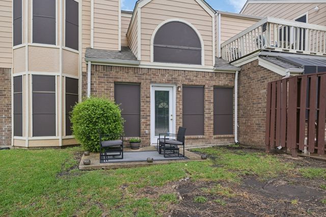 209 Cimarron Trail 6, Irving, TX 75063