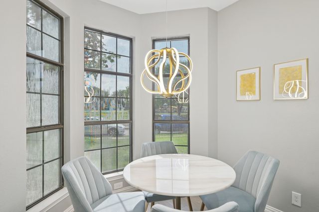 209 Cimarron Trail 6, Irving, TX 75063