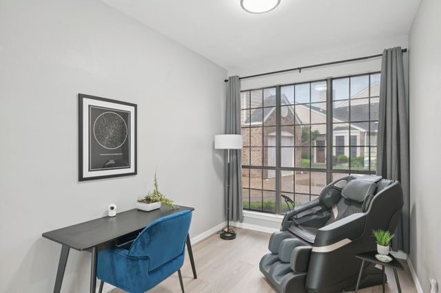 209 Cimarron Trail 6, Irving, TX 75063