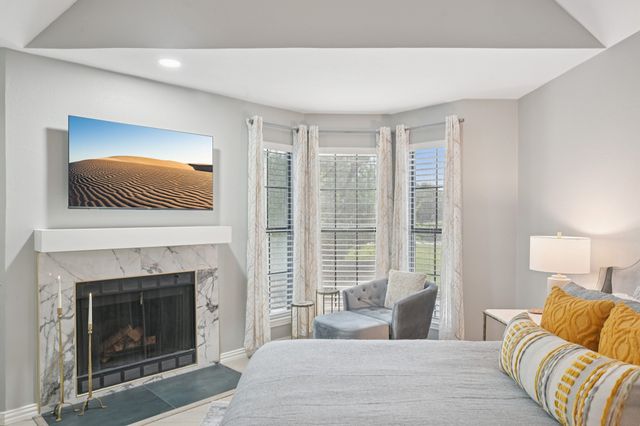 209 Cimarron Trail 6, Irving, TX 75063