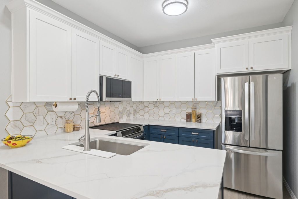 209 Cimarron Trail 6, Irving, TX 75063