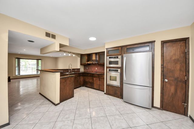 7655 Bellerive Drive 3, Houston, TX 77036