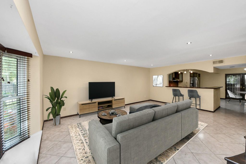 7655 Bellerive Drive 3, Houston, TX 77036