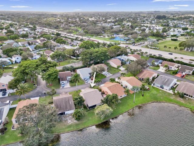 32 Buxton Lane, Boynton Beach, FL 33426