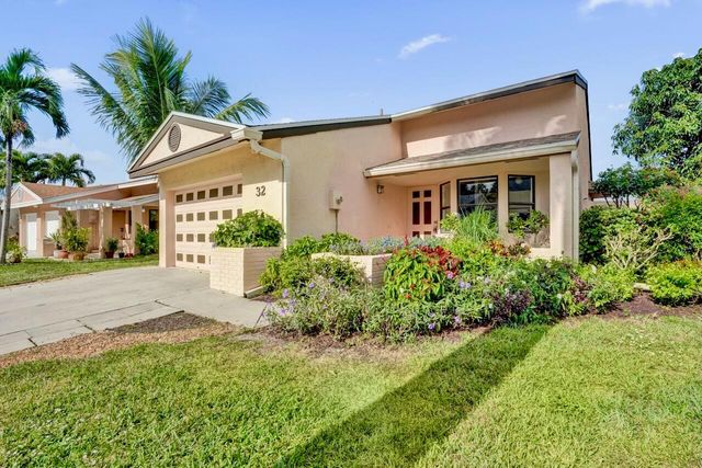 32 Buxton Lane, Boynton Beach, FL 33426