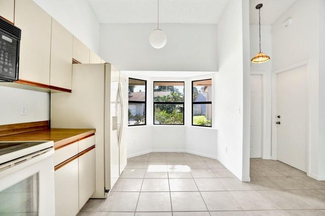 32 Buxton Lane, Boynton Beach, FL 33426