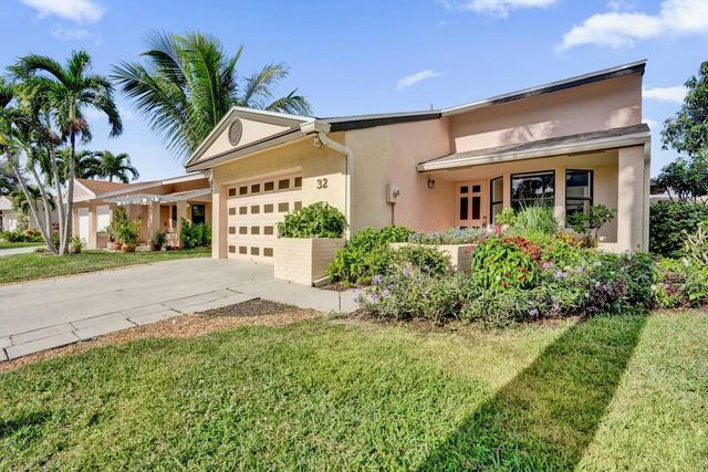 32 Buxton Lane, Boynton Beach, FL 33426