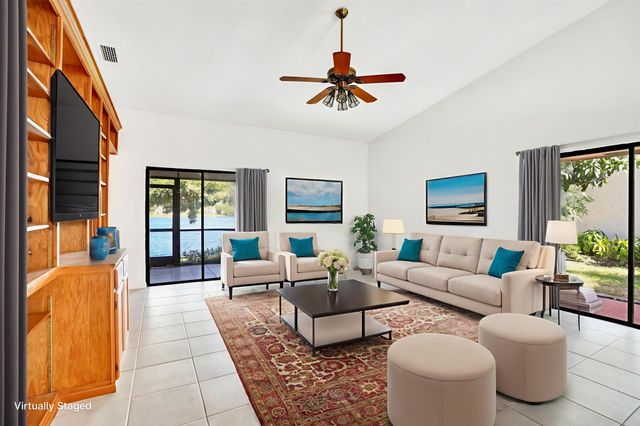 32 Buxton Lane, Boynton Beach, FL 33426