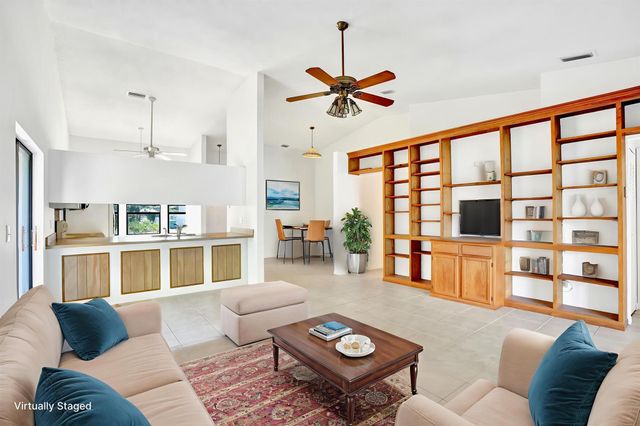 32 Buxton Lane, Boynton Beach, FL 33426