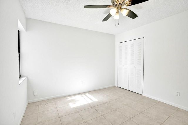 32 Buxton Lane, Boynton Beach, FL 33426