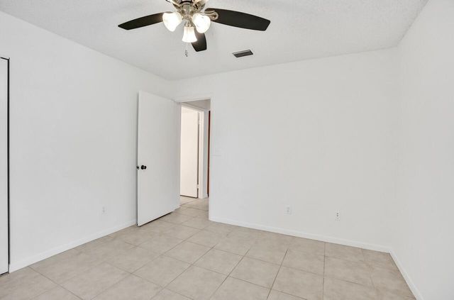 32 Buxton Lane, Boynton Beach, FL 33426