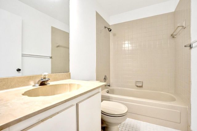 32 Buxton Lane, Boynton Beach, FL 33426